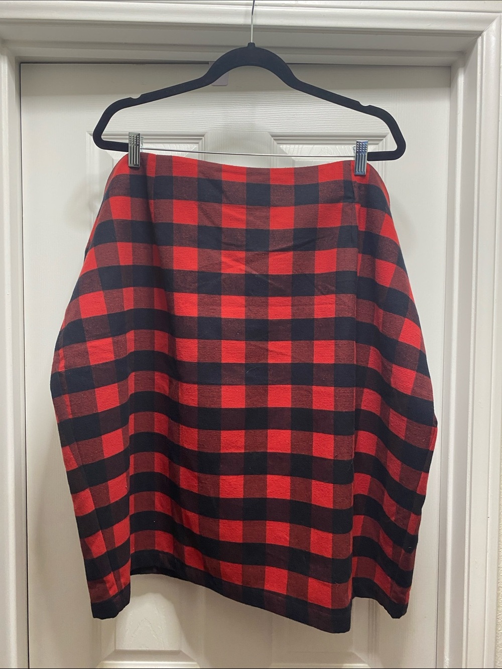 Old Navy Red and Black Plaid Pencil Skirt